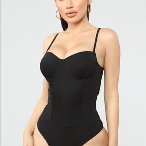 Black bodysuit ‼️FREE SHIPPING‼️